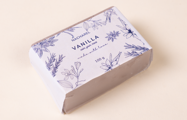 Handmade organic vanilla soap bars by Nacharel for a natural summer skin glow.